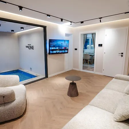 The One With Heated Pool & Jacuzzi *