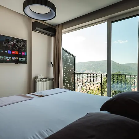The One With Heated Pool & Jacuzzi Villa *