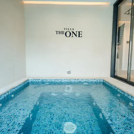 The One With Heated Pool & Jacuzzi Villa *